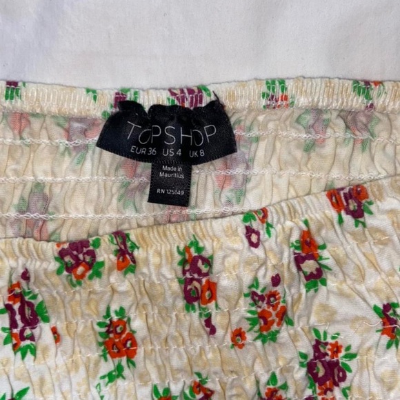 Stretchy off shoulder floral top - Picture 2 of 2